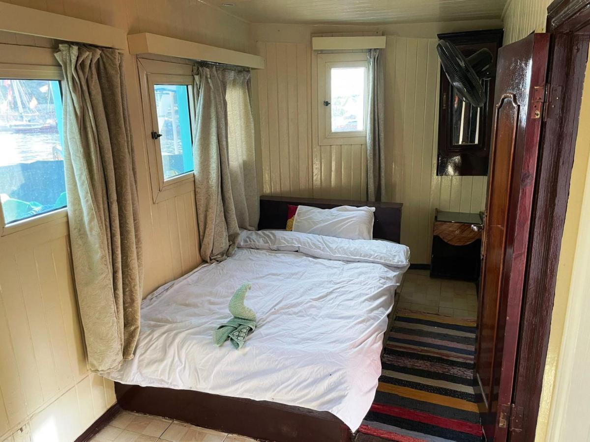 Floating Hotel- Happy Nile Boat ลักซอร์ ภายนอก รูปภาพ